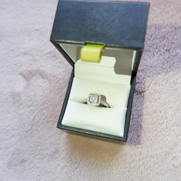 SPENCE 0.22 DIAMOND PROMISE/ENGAGEMENT RING - Picture 2 of 9